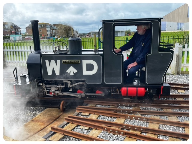 The steam engine is running this weekend Sat 5th and Sun 6th Oct
1st train departs Mewsbrook Park 10:40am
1st train departs Norfolk Gardens 11am
Fares and alternative departure times can be found here: bit.ly/3ku0Og0
All subject to weather and no technical issues