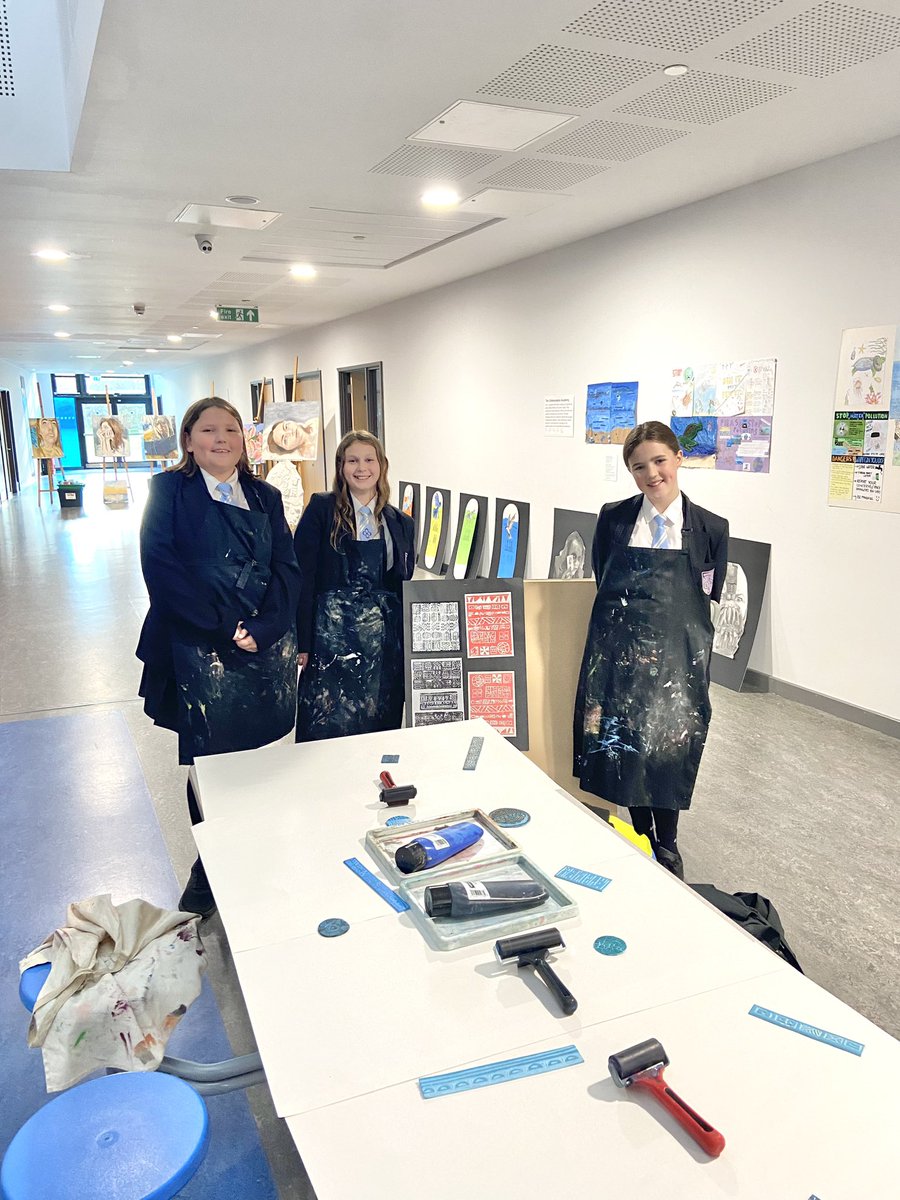 Our school open evening on Wednesday was a resounding success! 🎉 

Guests enjoyed a variety of engaging activities.

Thank you to our dedicated student helpers who contributed to the evening’s success, and to everyone who came to visit us on Wednesday. ✨
