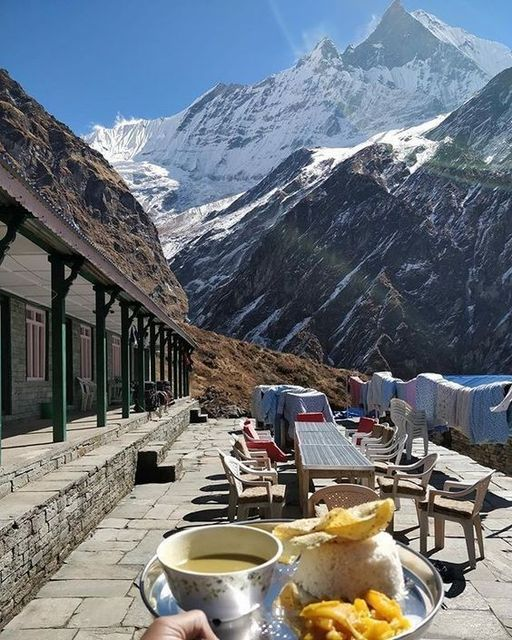 GORSKI_SWIAT's tweet photo. dziś #himalaje to i 🍽️lunch w obozie bazowym Machhapuchre na trasie trekkingowej Annapurna Reason...
Dawa Sherpa... 
miłego popołudnia... po obiedzie zejdziemy niżej😉 https://t.co/xHPXBcoxTy
