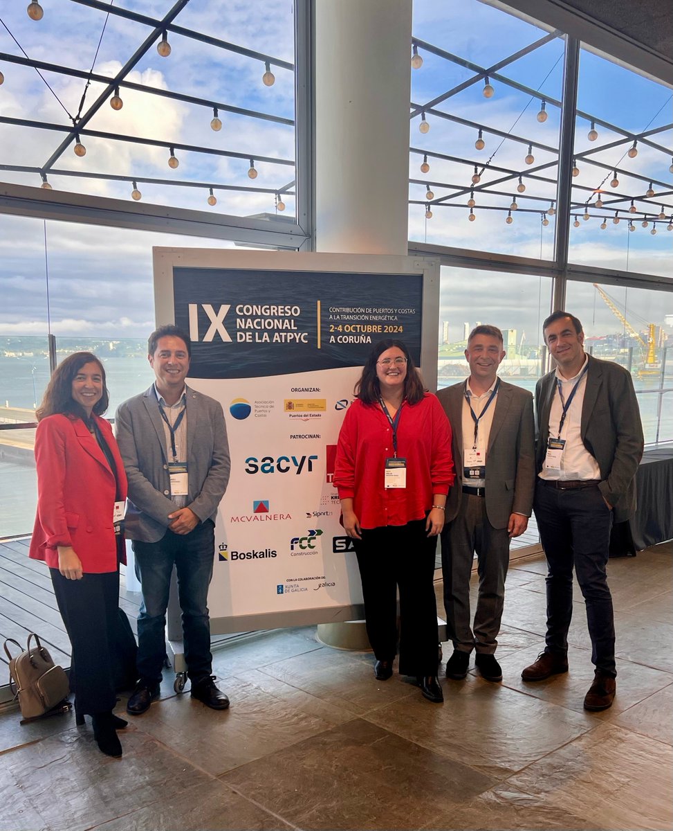 IHCantabria's tweet photo. 📢Personal investigador de @IHCantabria participó activamente en el IX Congreso Nacional de la @atpyc_pianc, celebrado en Coruña, del 2 al 4 de octubre. Presentamos una ponencia relevante, sobre la que te informamos a través de este enlace:
👀👉 https://t.co/bbCUmxZGeA
#ATPYC https://t.co/JFsfu5dXXS