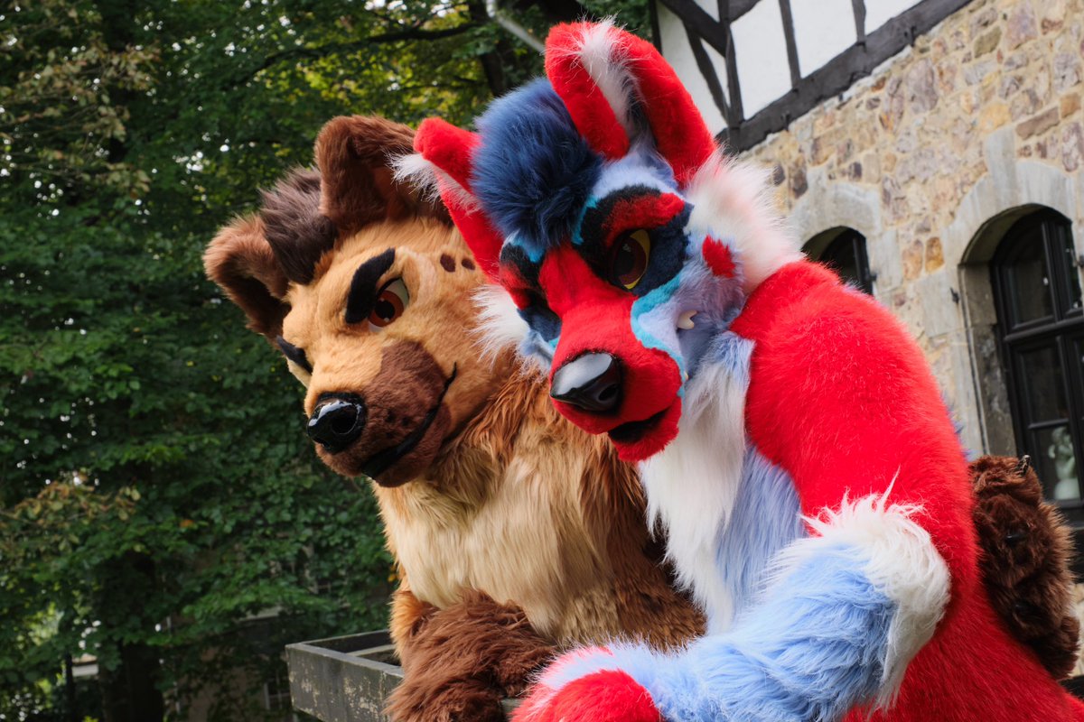 First Fursuit Friday post with this big boy! Finally I get to reveal a project I’ve been working on in secret for the past year. Meet Oru the yeen. :)

Really happy with how he turned out. If you see him wandering about at cons or meets, make sure to say hi!

📸 : @DarkModeTiger