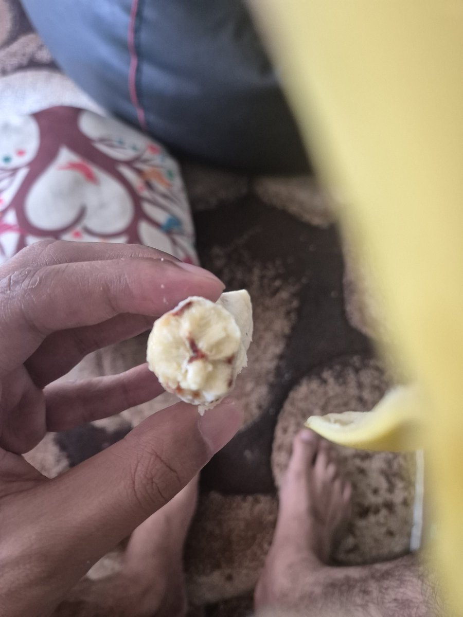 ybhaw's tweet photo. This is the kind of banana you get when you order from online 
Faced with
@SwiggyInstamart https://t.co/kSQDDrnB3Z