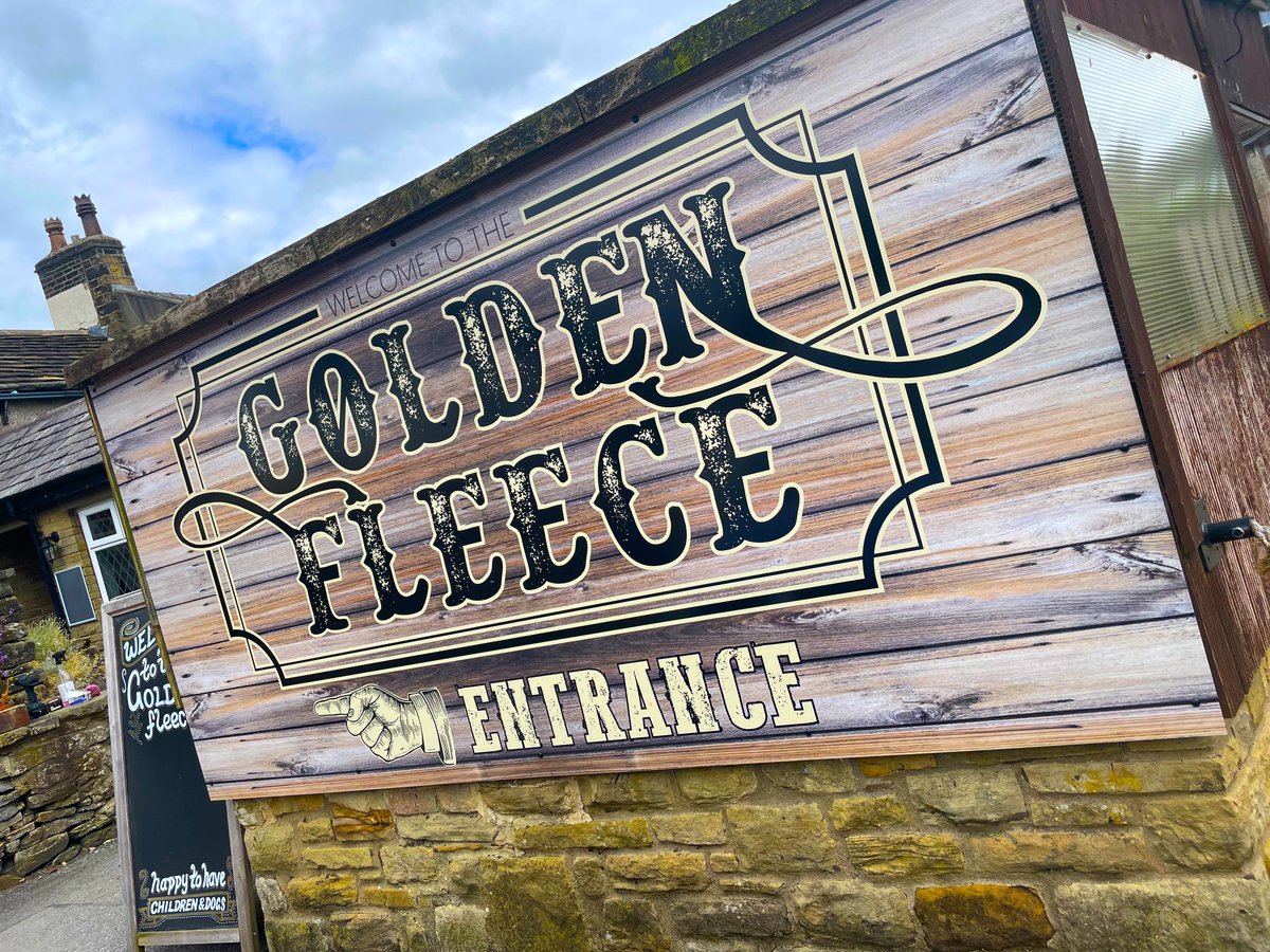 shopsigndesign's tweet photo. The Golden Fleece Oakworth.
📌New signage &amp; advertising hoarding for the home of Saxon Pies.
🥧Cant wait to get my hands on them!!
https://t.co/5Zsw6FiT2g https://t.co/RjoUUEQc0K