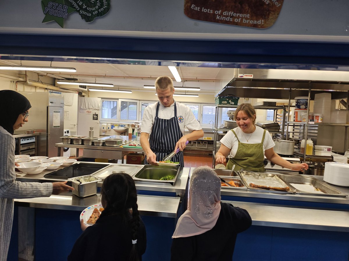 At our school, lunches are freshly prepared by our very own Chef Dan! 🍽️ The children are loving the delicious meals, and they’re staying hydrated with refreshing flavored water. 💧😊 #HealthyEating #SchoolLunches #ChefDan