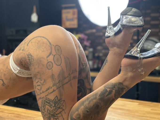 Little BTS from yesterdays shoot https://t.co/zaYXnSqKST<a href="/tag/vegas"class="tags"><span>#vegas</span></a><a href="/tag/avn"class="tags"><span>#avn</span></a>