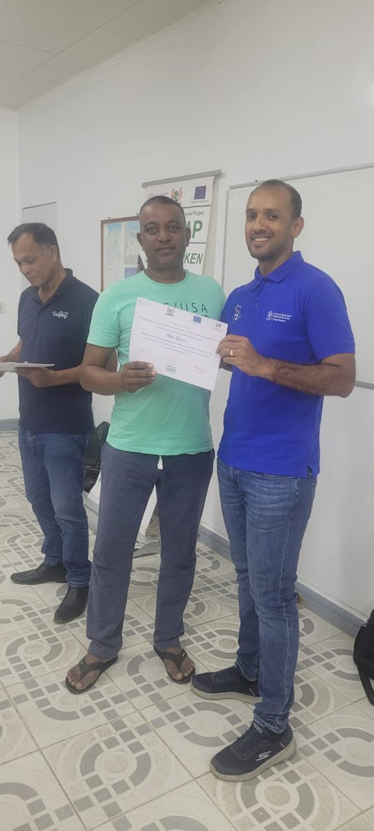 👏EU-funded  #SAMAP project awarded certificates to 20 beneficiaries and cooperatives in Nickerie, for training to improve management of #agribusiness  and Cooperatives. Organized by SAMAP in collaboration with Suriname Businesses Center 🇸🇷. @FAOCarbbean