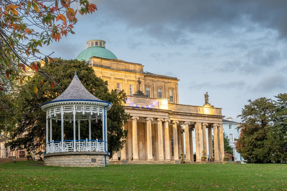 staylets1's tweet photo. Experience #Cheltenham on #weekends 🧡

Perfect for #businesstrips, #familyvacations, or quick #getaways, this vibrant town offers stunning architecture, lively #festivals, diverse dining, &amp; rich culture. 

Stay with #StayLets for #premiumaccommodations! https://t.co/Djsqf47q5P https://t.co/IGA7gruBsI