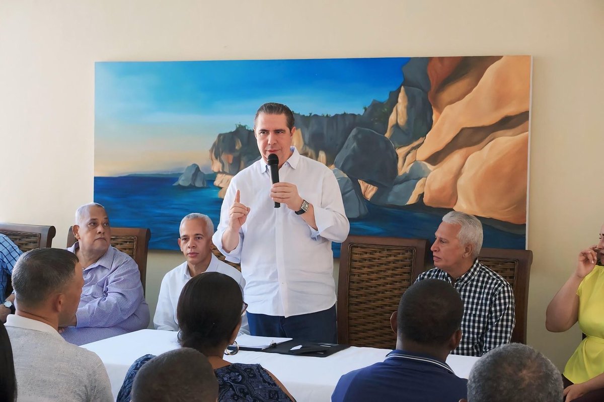 FJavierGarciaF's tweet photo. Hoy más que nunca, quiero reafirmar mi compromiso con cada dominicano que sueña con un país de oportunidades reales. Estoy listo para dejarlo todo, por un futuro donde tú seas protagonista del progreso. 

Esto no es una promesa, es una misión.

#FJG https://t.co/tgsJx5HZlv