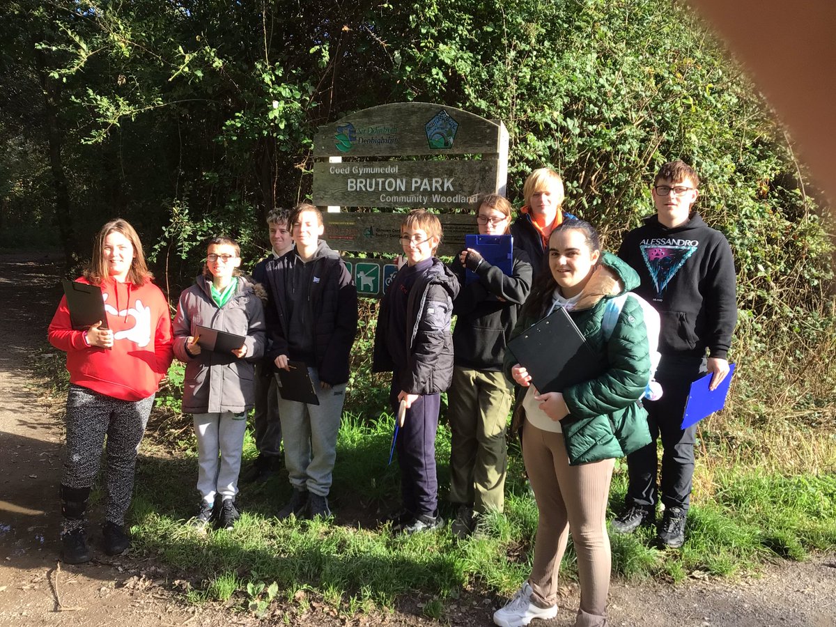 TirMorfa's tweet photo. Exploring, discovering, conserving and sharing during our expedition into the local woods as we practise our John Muir skills #ytmfamau #ytmHCI #ytmwellb @ForestSchools @JohnMuirTrust https://t.co/BYTefLLDId