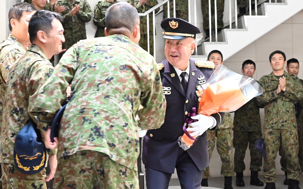 陸上自衛隊 第2師団 北部方面隊 最先任上級曹長 チャレンジ 北部方面隊 は、2月26日、北部方面隊最先任上級曹長の交代式を行い、第