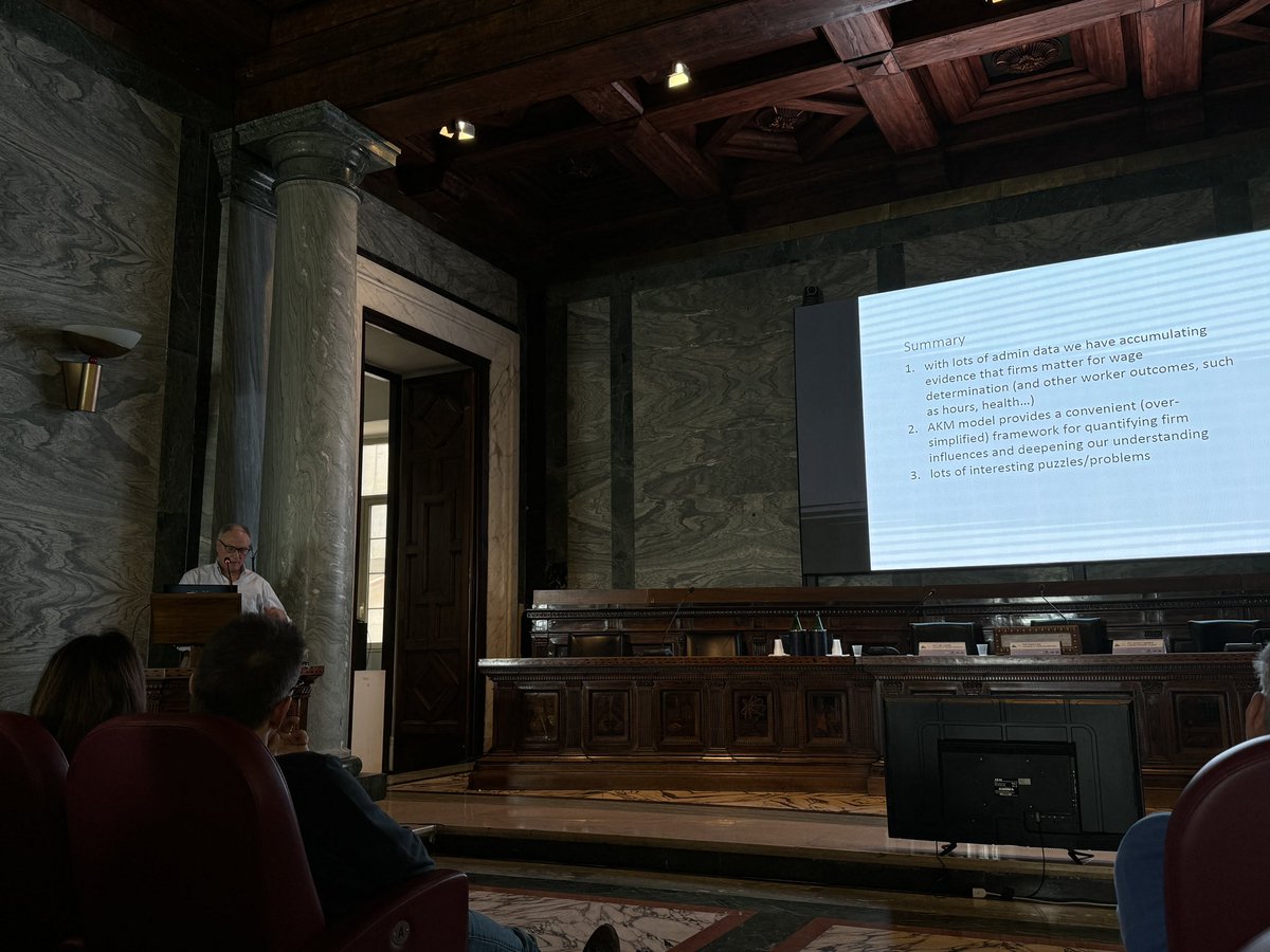 David Card from <a href="/UCBerkeley/">UC Berkeley</a> held a great presentation of the AKM model framework at the AIEL conference at <a href="/UninaIT/">Unina Federico II</a> 👏🏼