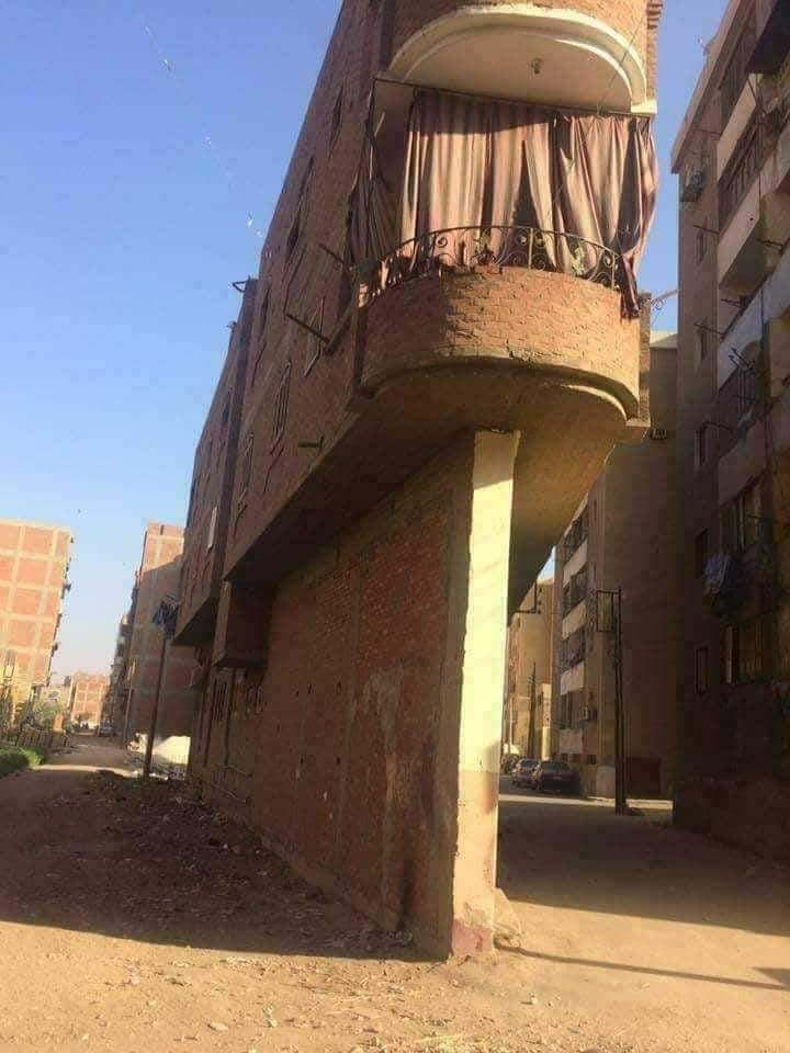 ازاي تبني عمارة وانت معندكش ارض أساسا