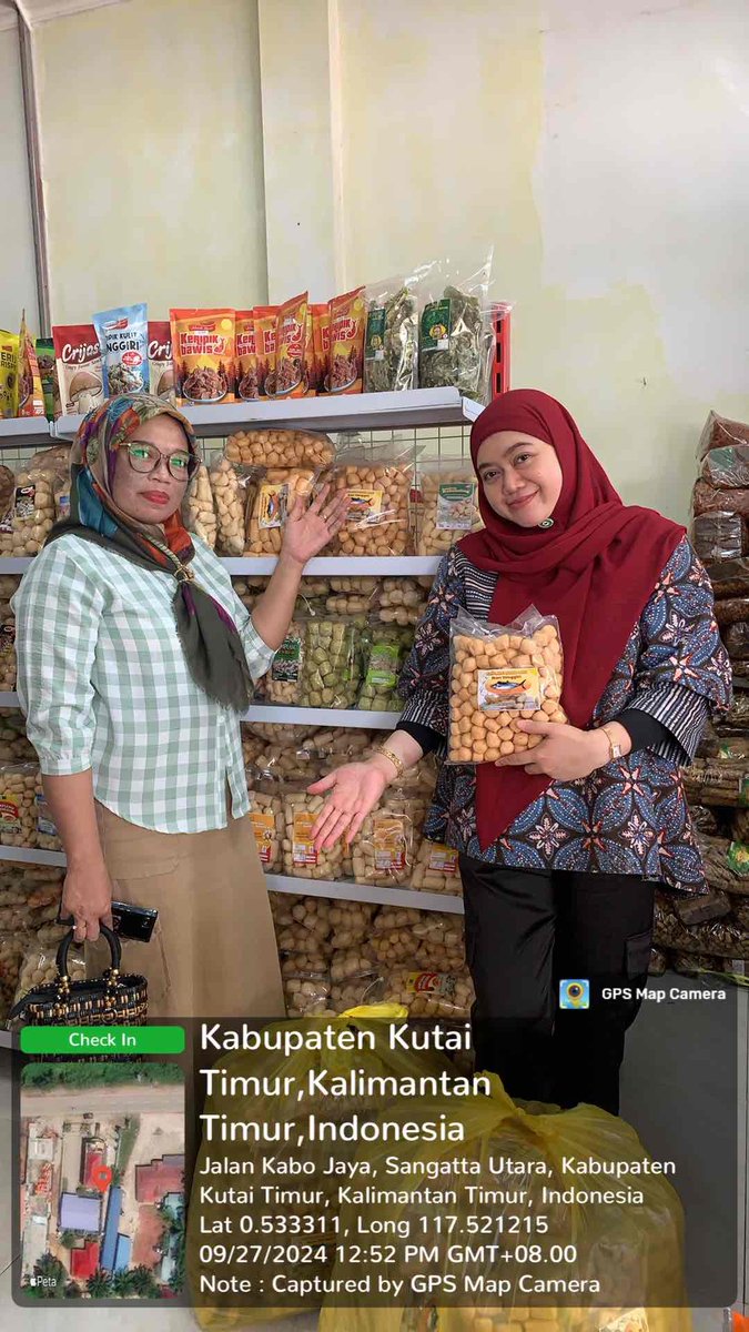 NellyUyey's tweet photo. Jumat (27/09), Nelly Safitri, Luhkan KuTim, di Poklahsar Usaha Mandiri Desa Benua Baru Ilir, Lapor Produksi Amplang Ikan Tenggiri selama 2 hari sebanyak 20kg ikan (40kg amplang), Harga jual 16rb-46rb/bks
#Luhlapor
#GiatLuhkanSatminkalTegal #KuTim #Produksi https://t.co/tqLdrQ5IRm