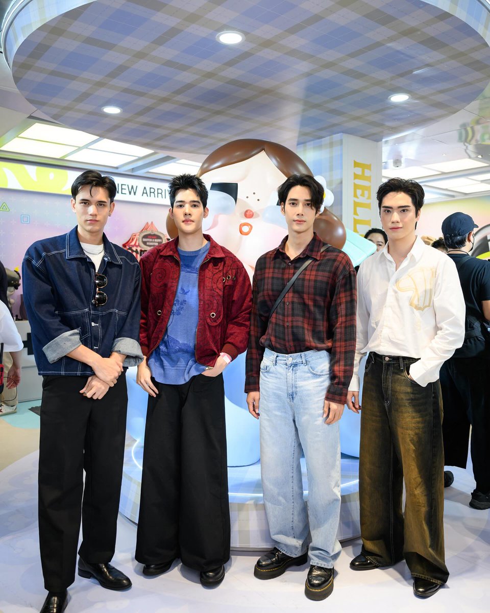 TEeInMyHeart1's tweet photo. IG: denkhun__ngamnet
POP MART THAILAND 1st ANNIVERSARY and Hello SIAM SQUARE
#Popmart #PopmartxTEe
#TEeThanapon #ตี๋ธนพล
#first_parada #denkhunngamnet #TateMyron https://t.co/Xh5jM4HUAS