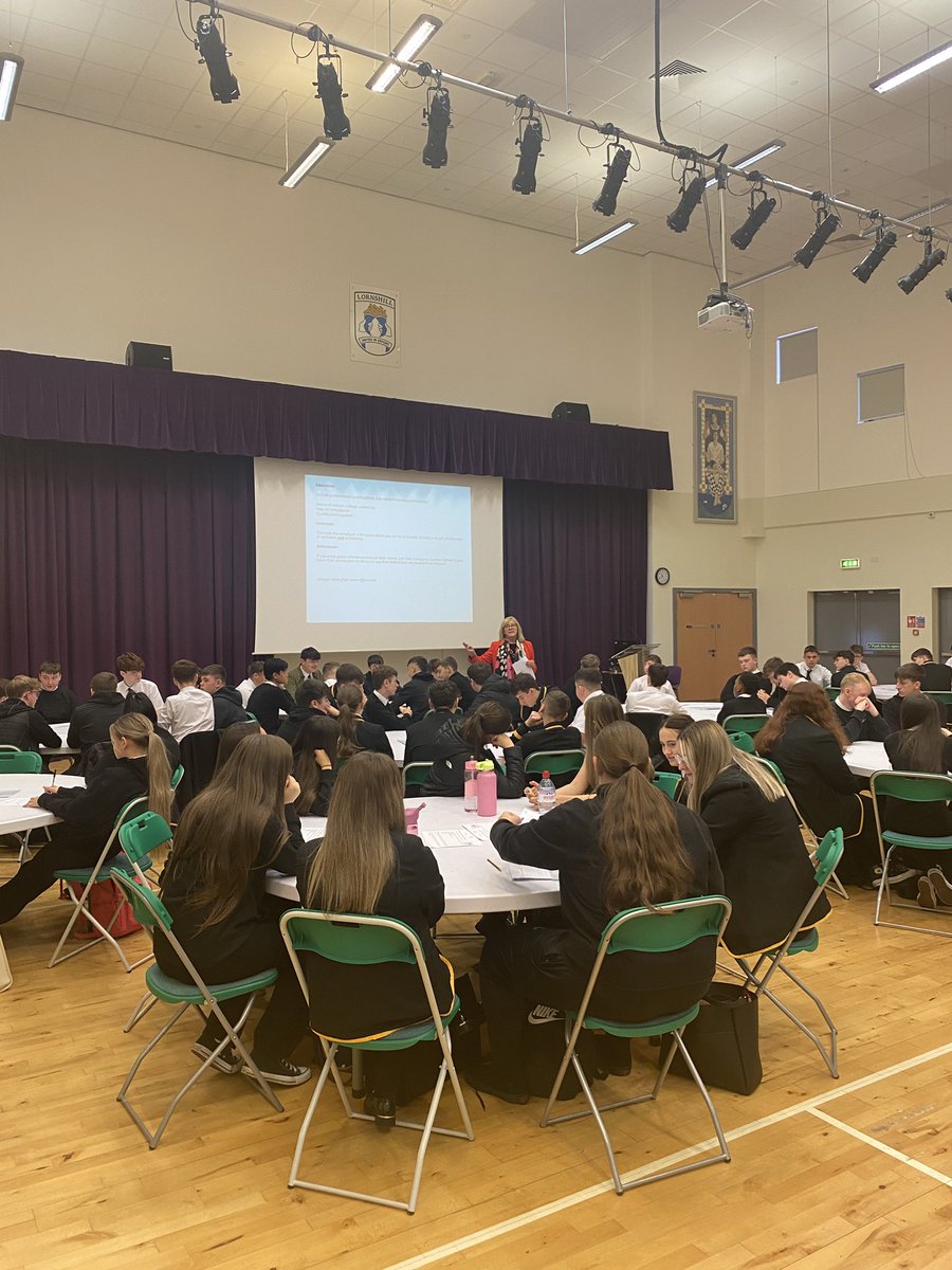 LAArtandDesign's tweet image. Senior @Lornshill pupils participated in a CV writing masterclass delivered by @TraindUp @DYW_ForthValley during our PSE session this week. Our aim for all senior pupils to have an up to date CV by the end of term is underway ⛏️🚦#positivepathways