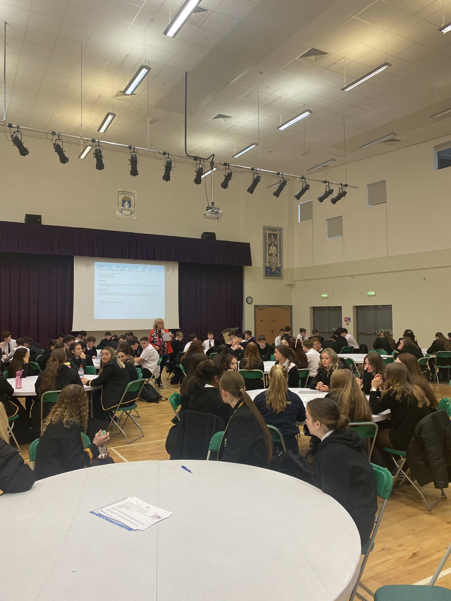 LAArtandDesign's tweet image. Senior @Lornshill pupils participated in a CV writing masterclass delivered by @TraindUp @DYW_ForthValley during our PSE session this week. Our aim for all senior pupils to have an up to date CV by the end of term is underway ⛏️🚦#positivepathways