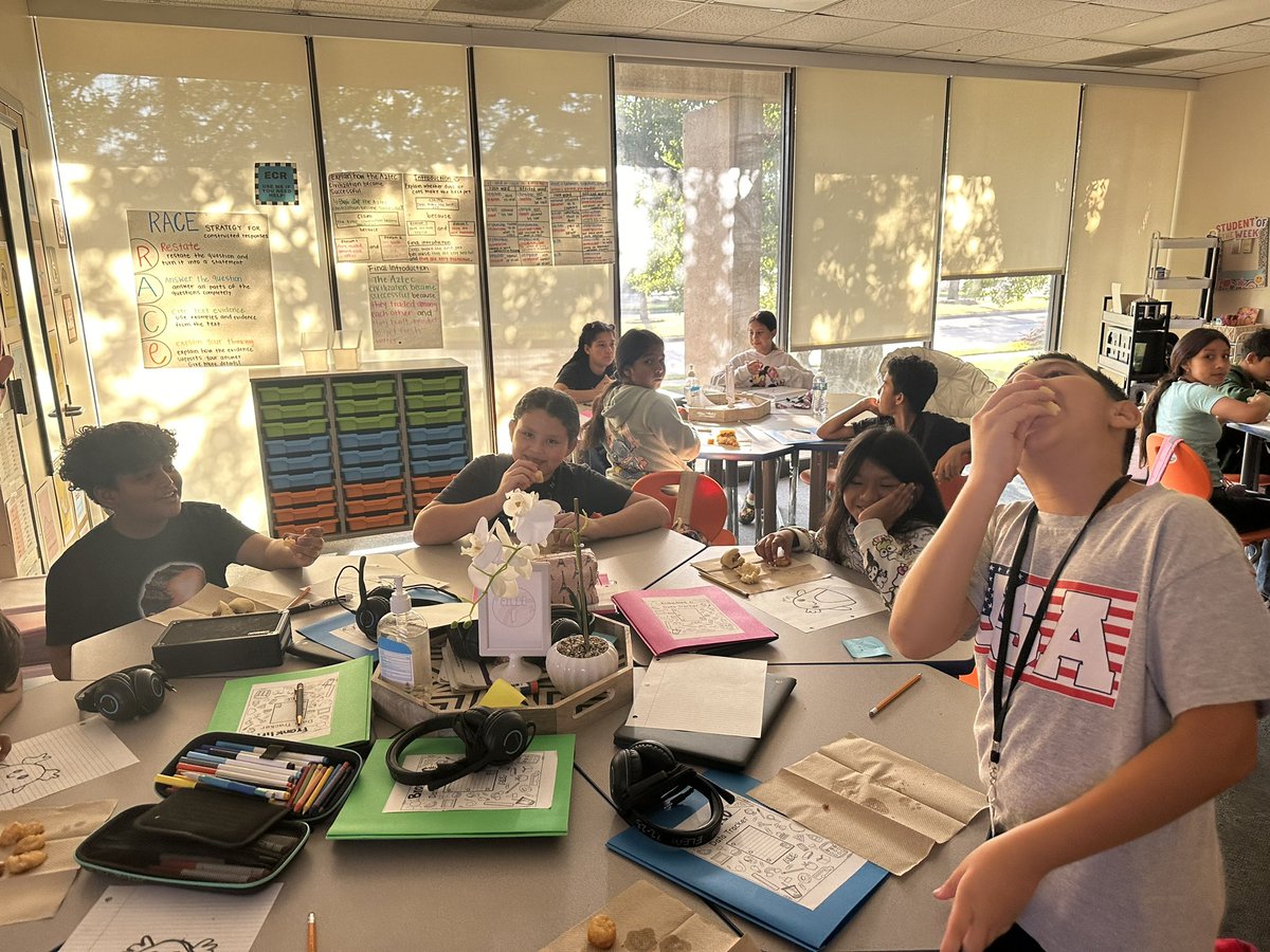 Gabriella Quintanilla (@msquintanilla_) on Twitter photo Thank you for breakfast!!! Made our morning! 🧡💙🧡 <a href="/jbnesby/">Thee__Broadcasting_Teacher</a> <a href="/SmithES_AISD/">Smith Elementary</a> Thank you for breakfast!!! Made our morning! 🧡💙🧡 <a href="/jbnesby/">Thee__Broadcasting_Teacher</a> <a href="/SmithES_AISD/">Smith Elementary</a>