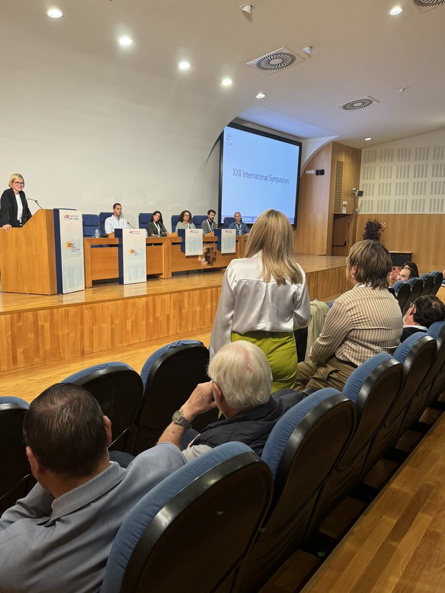 GrupoGeis's tweet photo. Representantes de VYDA, FMPJC, APSATUR, ASARGA, Asociación IKER, y FEFCI discuten el papel crucial de las asociaciones en el apoyo a pacientes con sarcoma.
 #GEIS2024 #AsociacionesDePacientes #Sarcoma
@asociacionVYDA #fmpjc @asargasarcoma #asociacionIKER #FEFCI https://t.co/lapzmZfEyf