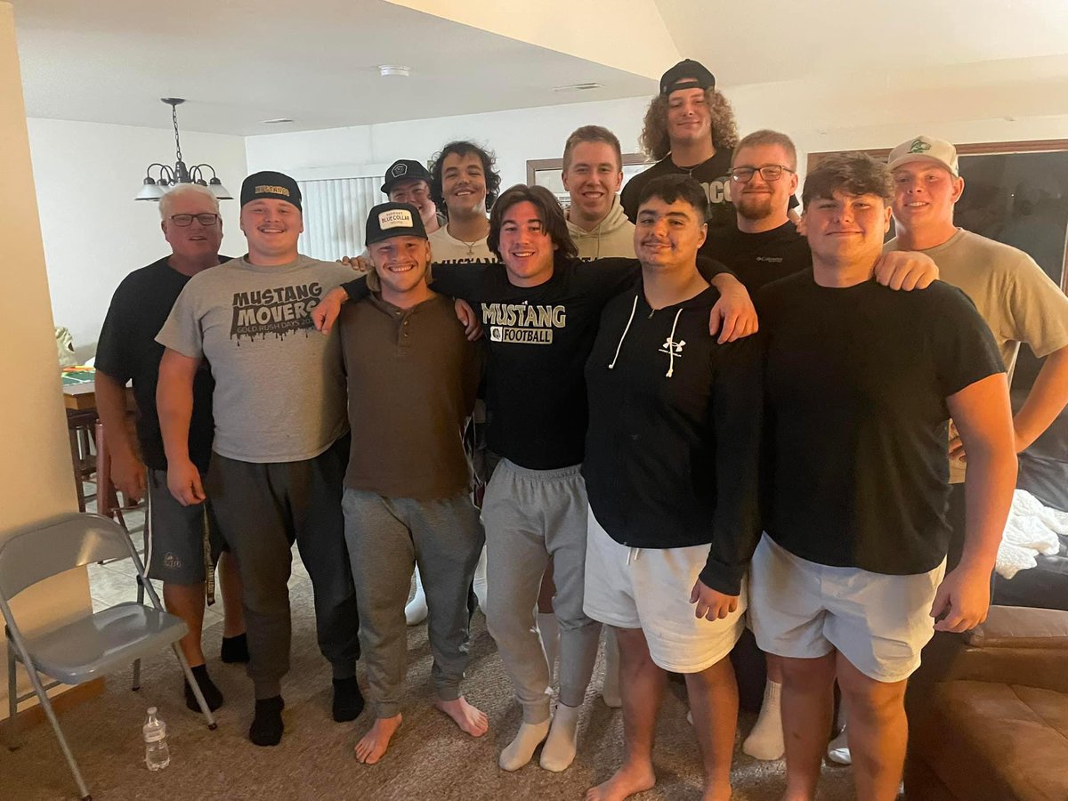 michael20kern20's tweet photo. Brothers❤️ @CoachDP78 @dreukolbeck71 @StevenHenry70 @SHAUN_WALRATH @RomanGa82091190 @evan_t2005 @bennettpierson1 @CorbinSchroede @AlexMansager @Jerid_Fearing11 @zachvance https://t.co/F4iv0AO8eX
