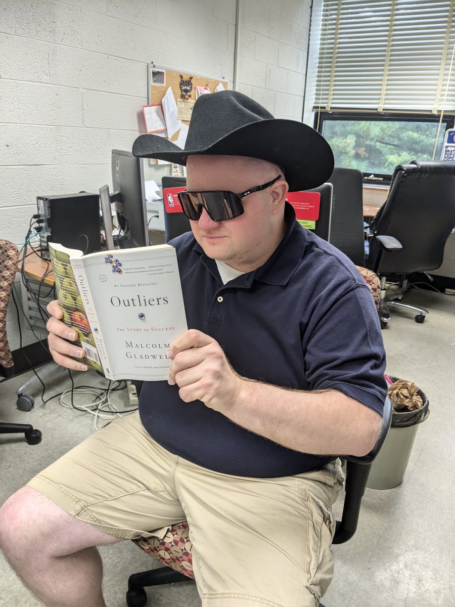 Bill Chopik tweet media