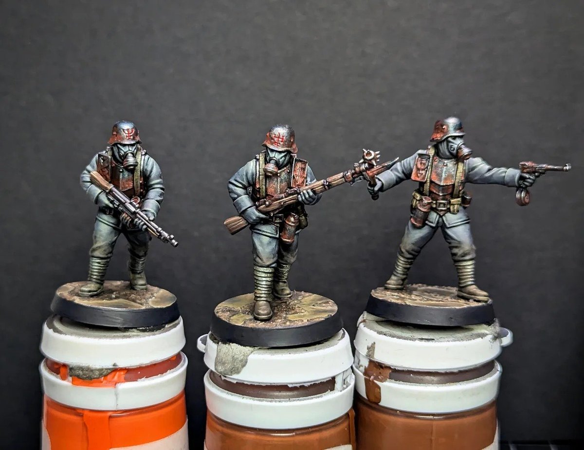 some WIP heretic troopers for our kickstarter painted by the talented Seb Lavigne  and sculpted by the legendary St. Decent