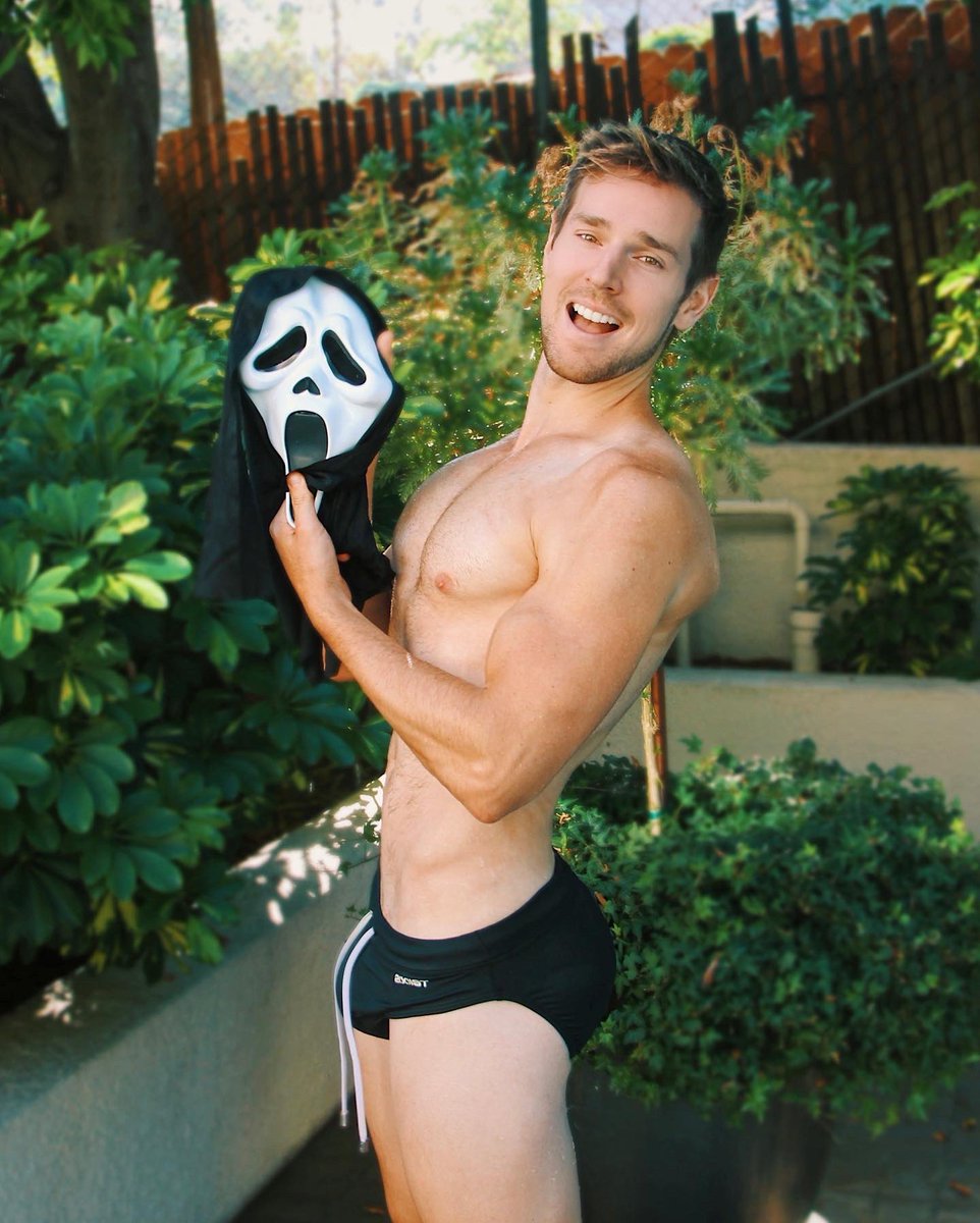 scottydynamo's tweet image. It’s the most wonderful time of the year. 🔪👻