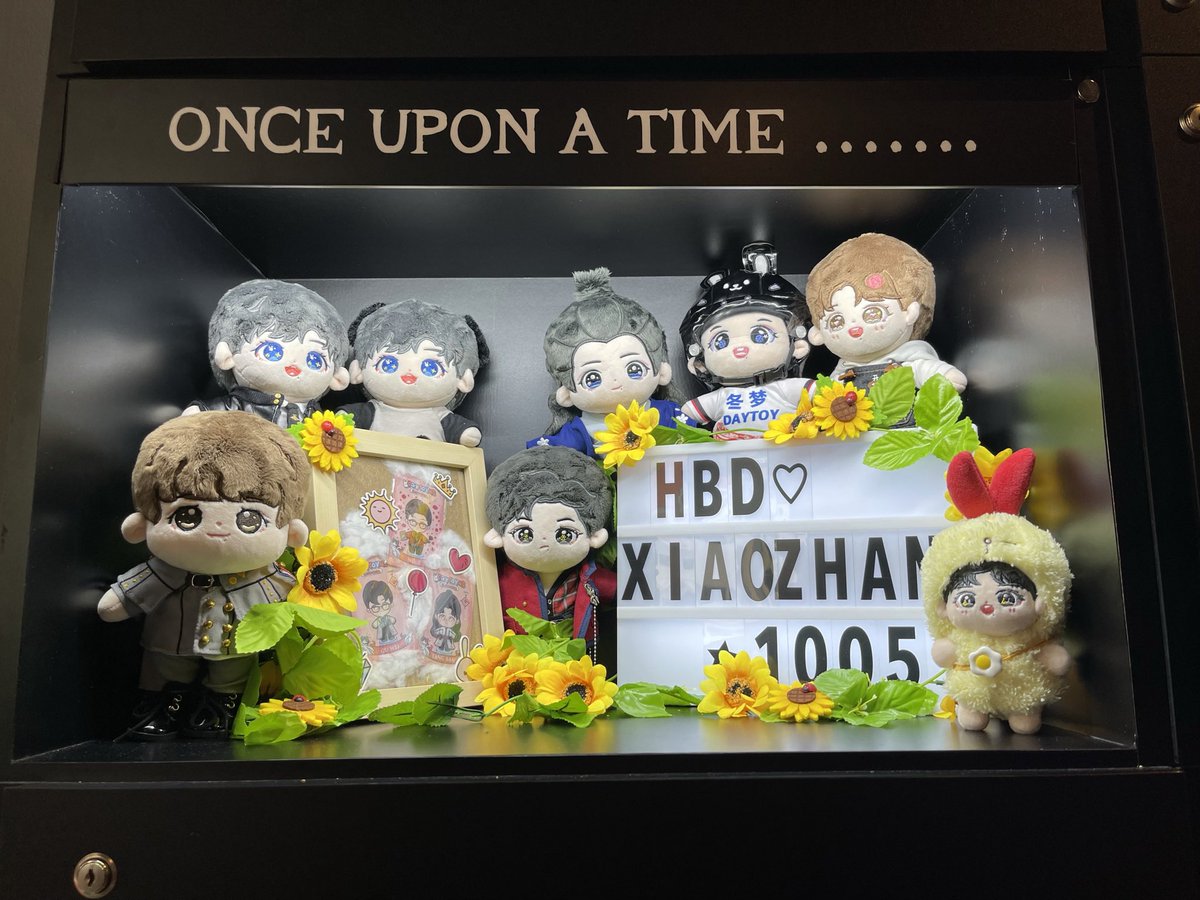 loeyxzhan01127's tweet photo. If I didn’t look through the photos taken at the past Xiao Zhan birthday events in Singapore, it would be hard to believe that I’m alr a 4-year old 🦐. But I’m still looking forward to the many more yrs ahead! 

1005 CHEERS TO XIAO ZHAN

#XiaoZhan33rdBDAY #DoubleThreeXiaoZhanDay https://t.co/rq95m7HoFk