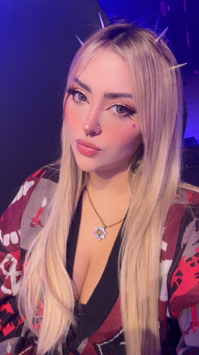 Ya en vivo ESTOY READY 
VAMOS A JUGAR EL TORNEO DE RUBIUS EN ESPAÑA 🐈

Creen que me vaya bien? 🤔