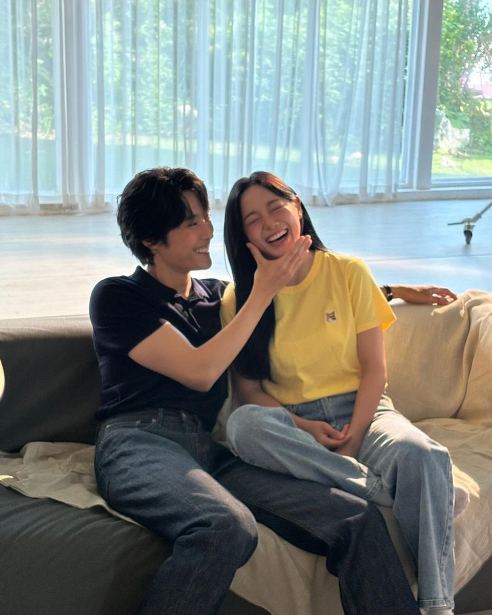 kdramadaisy's tweet photo. still can't get over them https://t.co/btmCJb6weA