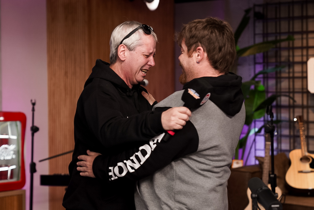 Mi vieja me dio la vida, el viejo vieja las ganas de vivirla.