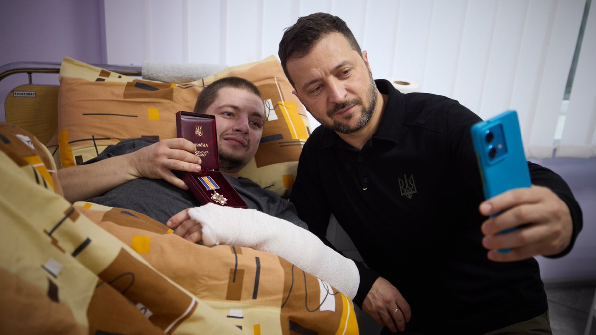 Volodymyr Zelenskyy / Володимир Зеленський tweet media