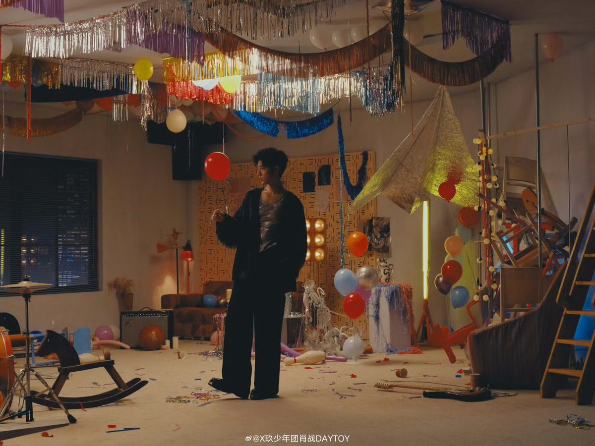Lethuan85's tweet photo. 1005 CHEERS TO XIAO ZHAN #XiaoZhan33rbBDAY #DoubleThreeXiaoZhanDay
肖战生日快乐!新的一岁愿你在自己热爱的领域继续发光发热! https://t.co/7YLHd0FrTh