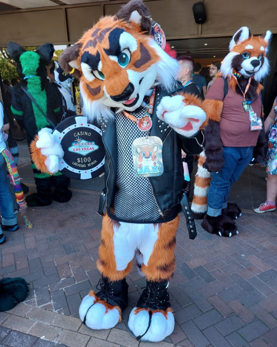 Mew! It's #FursuitFriday also today!