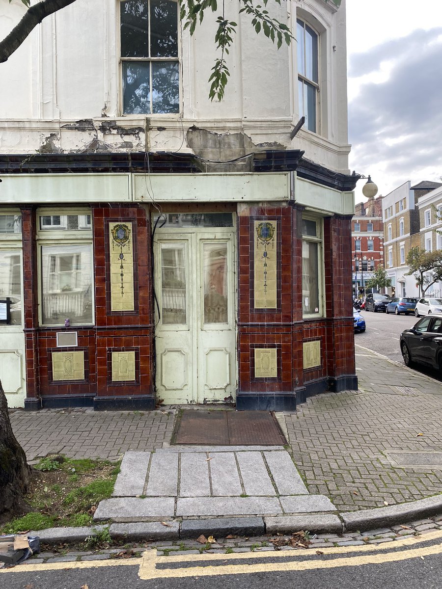 Dead pub. Islington.