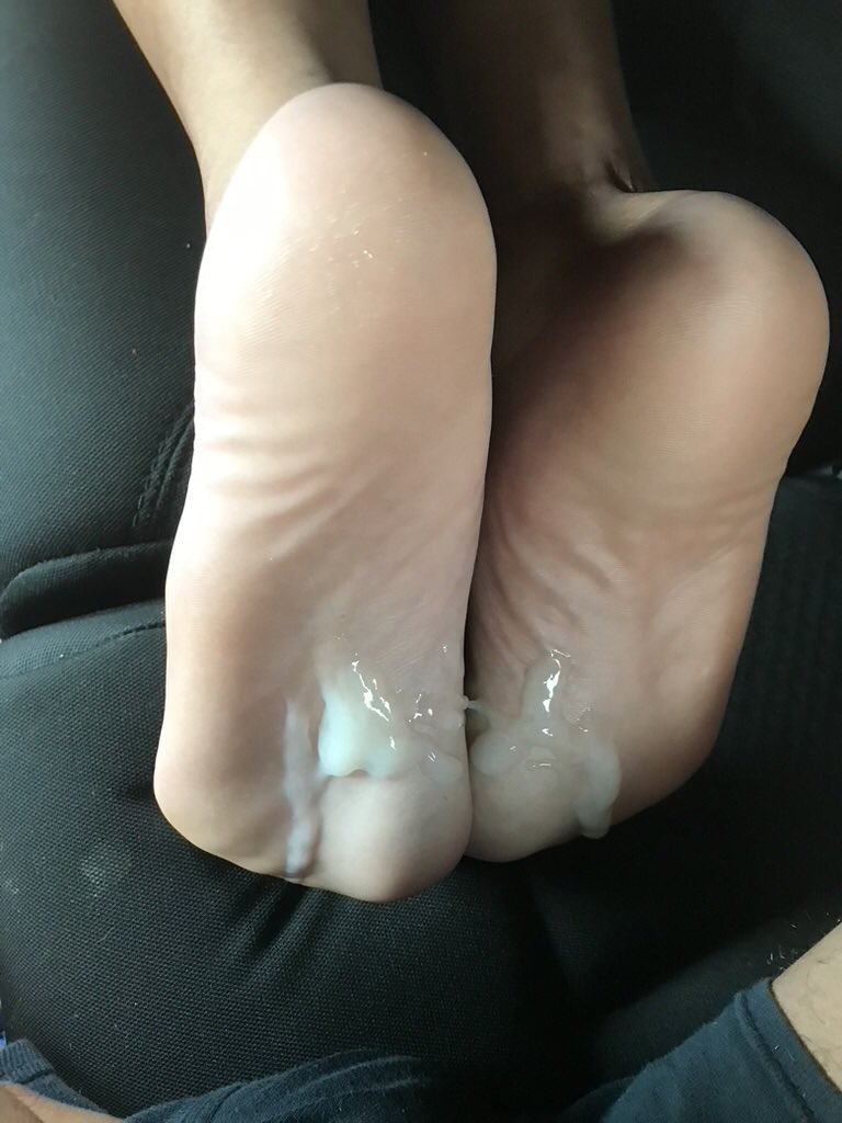 haven’t posted in a while, been dealing with beautiful feet still during my absence 😮‍💨👣🤤 new content available for purchase just dm me, this video is available 🔥💦  #soles #feet #footjob #cumonsoles #prettyfeet #ebonyfeet #footfetish #cumonfeet #solejob #wrinkledsoles #toes