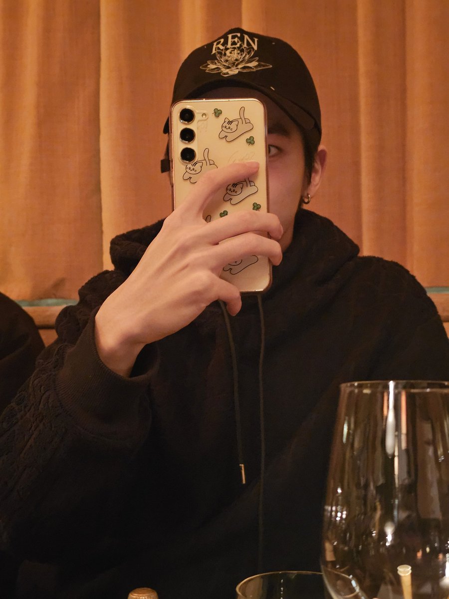 rinri_kim97's tweet photo. 2 คนนี้ตอนไปเดทกลิ่นโมเม้นหอมมาก เอาจิง จะคู่ไหน ๆ ก็อร่อยกลมกล่อม 555555555555555555555 https://t.co/SVHDTFdT4J