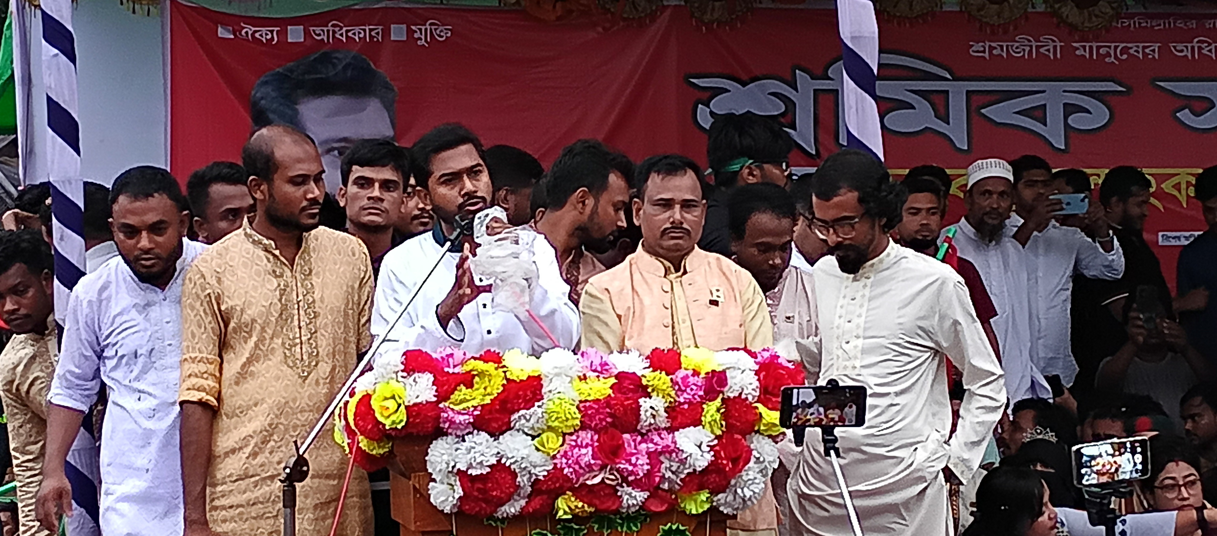 মানুষ নতুন রাজনীতি চায় জঞ্জালে থাকতে চায়না: ভিপি নুর