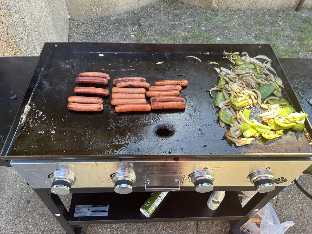Hickman is grilling for the Garland Education Foundation today! #RangersLeadTheWay 
<a href="/GISD_Foundation/">GISD Ed Foundation</a>