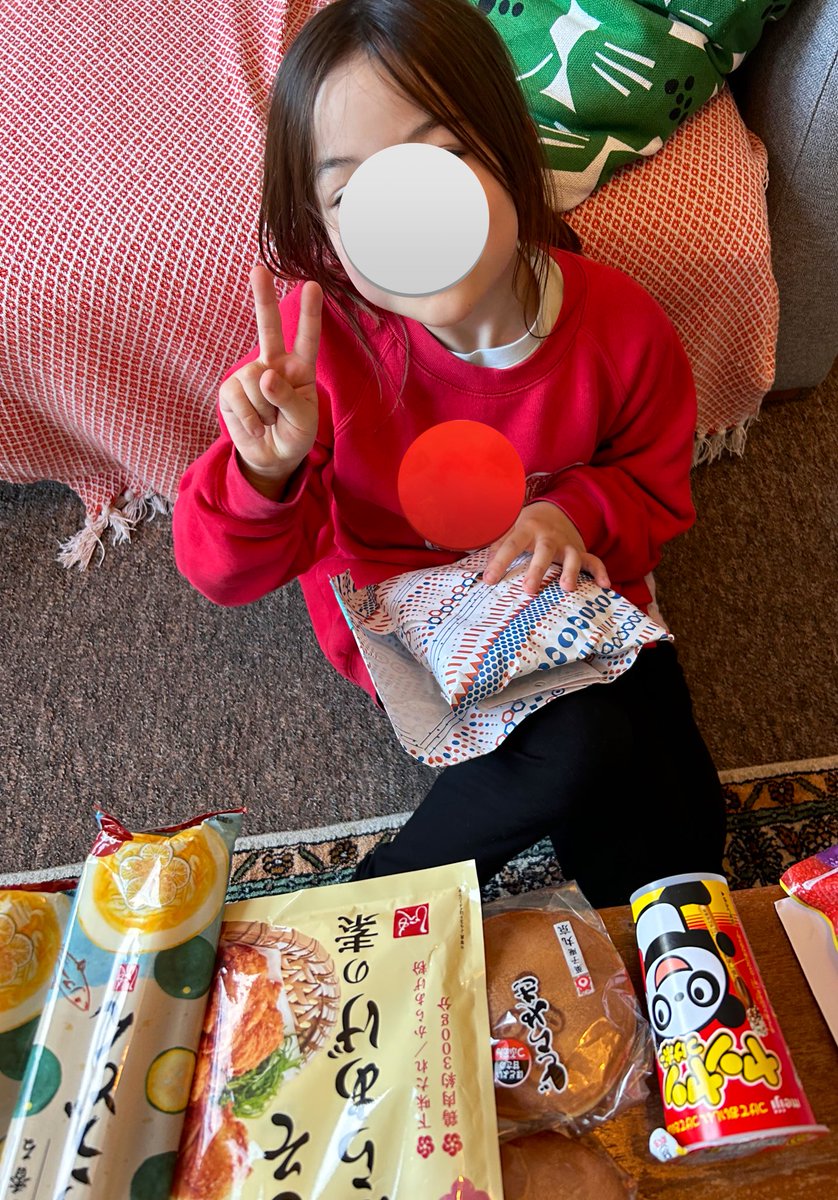 「娘9歳にはファンシー雑貨セットのプレゼントいただいた!かわいいもの大好きな娘大喜」|𝖸𝗈 𝖮𝗄𝖺𝖽𝖺のイラスト