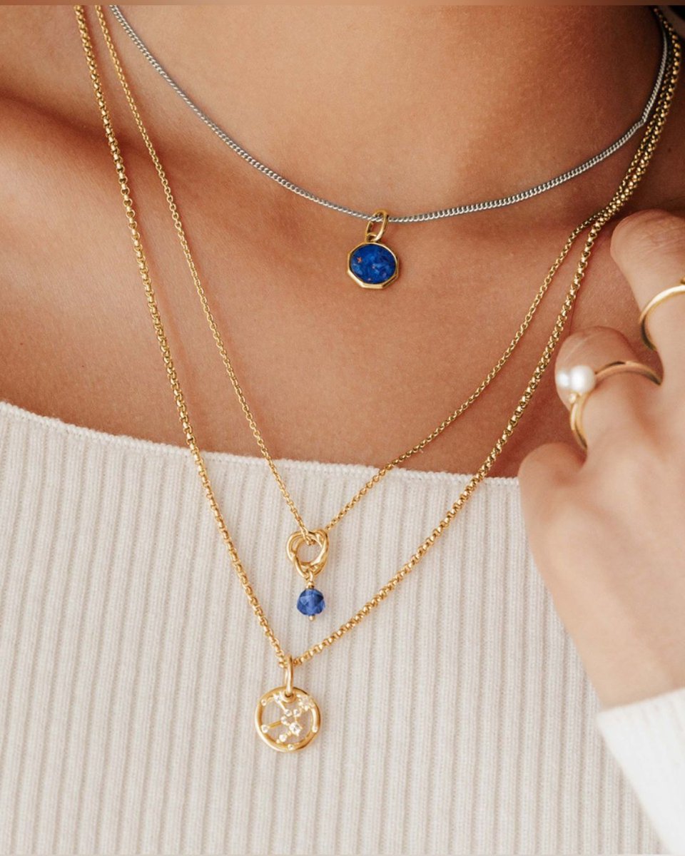 TheCollectionRP's tweet image. Go for the gold this fall! 🏅✨ 

Make a bold statement with stunning gold jewelry from Pandora. 🍂💛 

#GoForGold #PandoraStyle #Fall