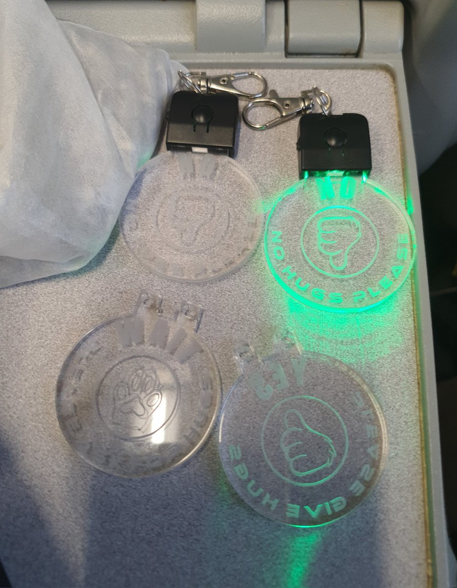 MoonHowlStudio's tweet image. On a train to Pawsome and working on some final last minuet products! I have so much new stuff to show off tommorow, I can't wait! ✨️