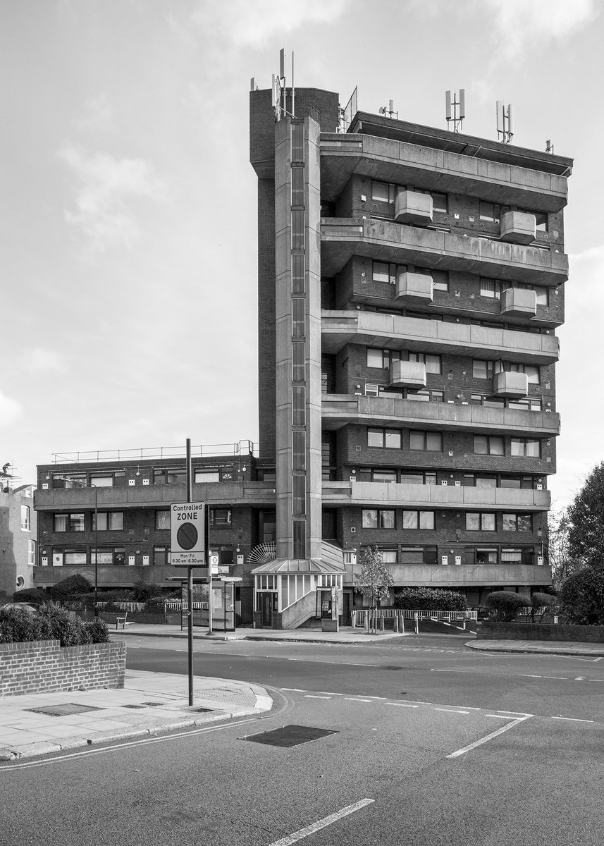 Ellerton, Fortune Green, London; designed by Gerd Kaufmann Associates for LBC Camden, built 1970-74
-
Photo: Simon Phipps