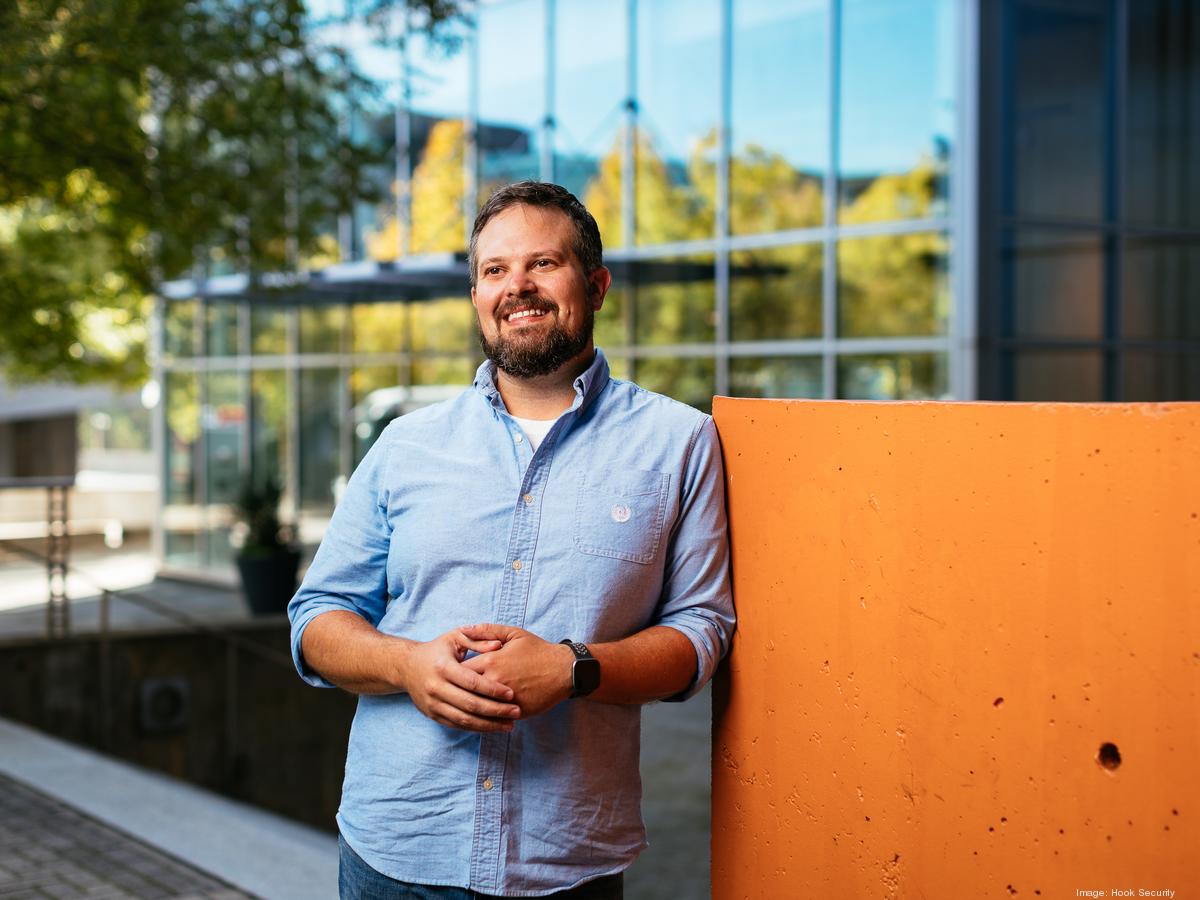 Move over Jacob Peralta. There's a new face in town. And we just invested in him.

Meet, Zach Eikenberry, founder of Hook Security🪝 

Hook's partnered with over 650 customers, achieved $2M+ ARR and trained more than 150,000 employees.

Welcome to the LOI mafia, Zach.