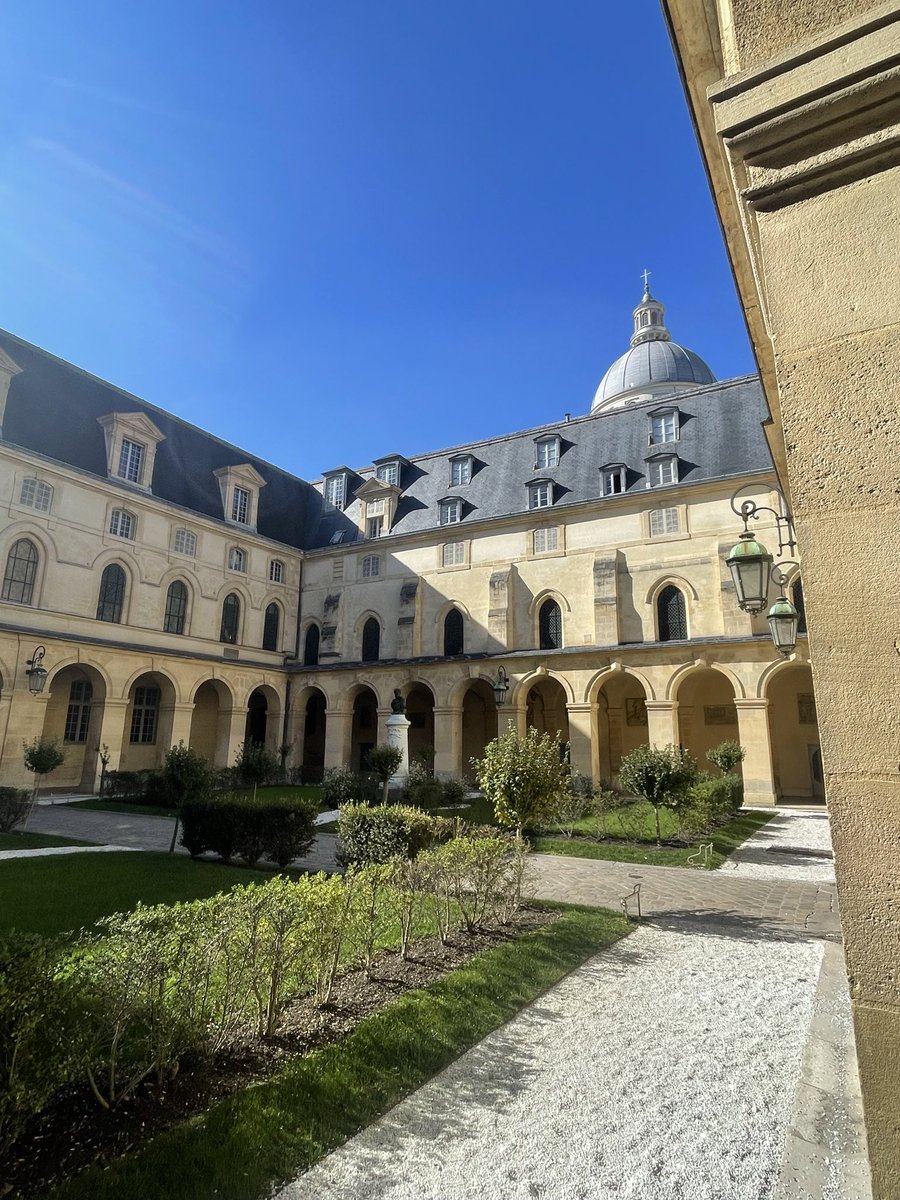 Aujourd’hui au lycée Henri IV à Paris pour continuer les réflexions et accueillir les conférencier.e.s de la table-ronde « Questionner les vulnérabilités liées à là maternité ».
Un grand merci au <a href="/lyceeHenriIV/">Lycée Henri-IV</a> pour leur accueil !