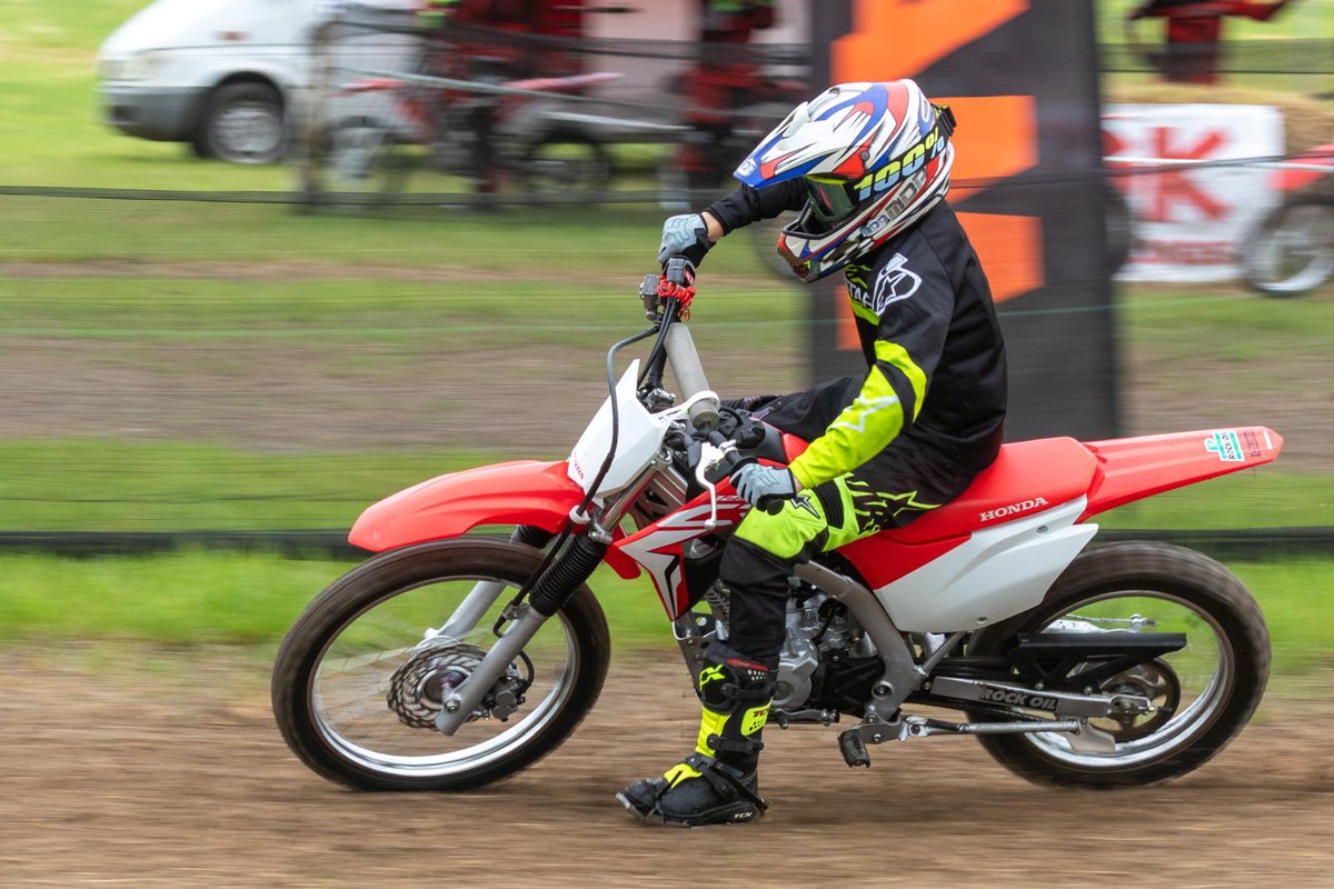 Flattrack experience - Saturday 12th October… 

We still have some availability on this date, to book or for further information please email: contact@rideandskidit.com 

#rideandskidit