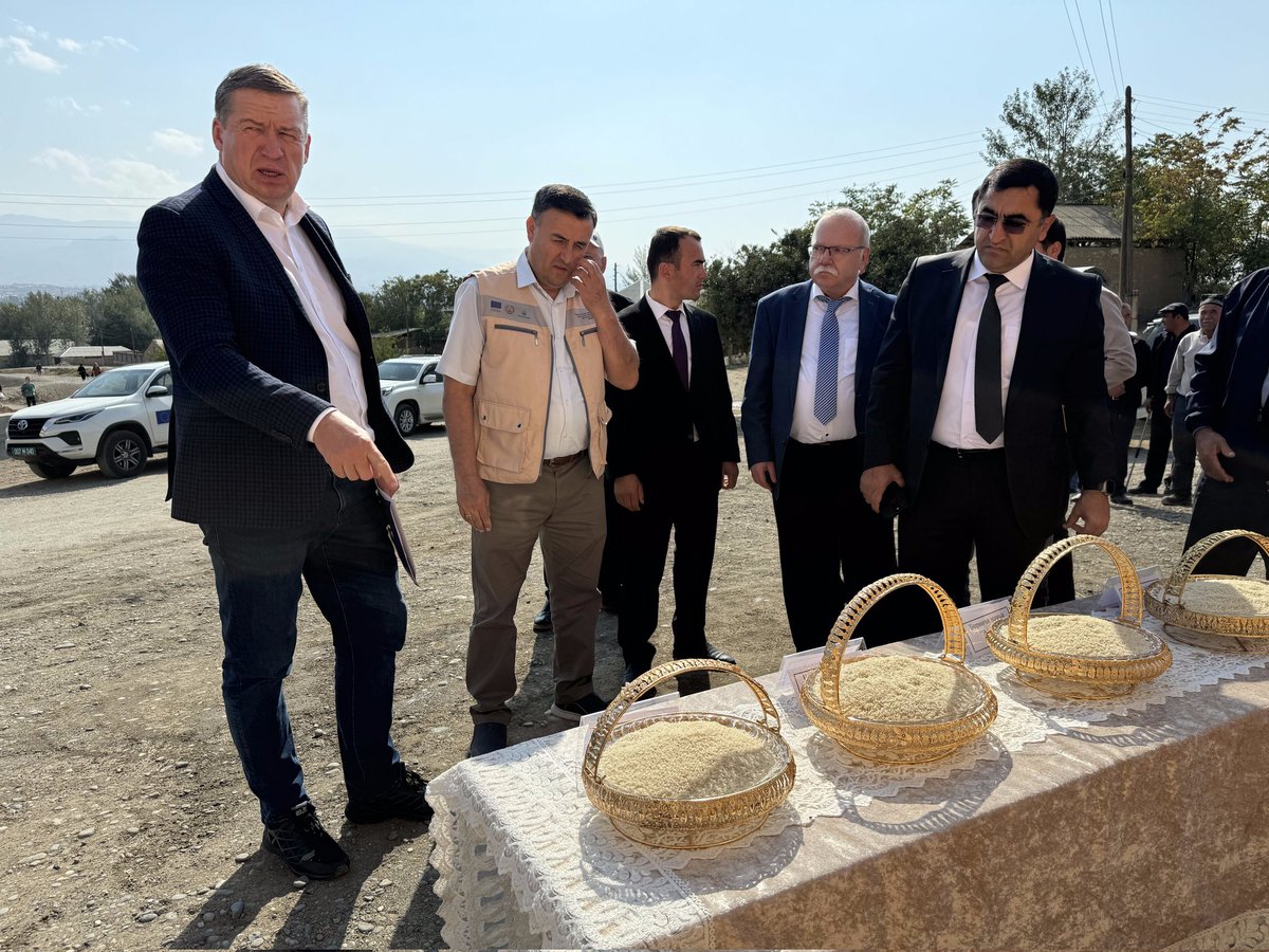 EUinTajikistan's tweet photo. EU Amb Raimundas Karoblis visited facilities supported by the EU-BMZ Rural Development/TRIGGER project. They opened #rice processing facility in Ozodagon, marking a major boost for local farmers with modern milling technology, enhances productivity for over 2,100 beneficiaries. https://t.co/A8m3JvHskN