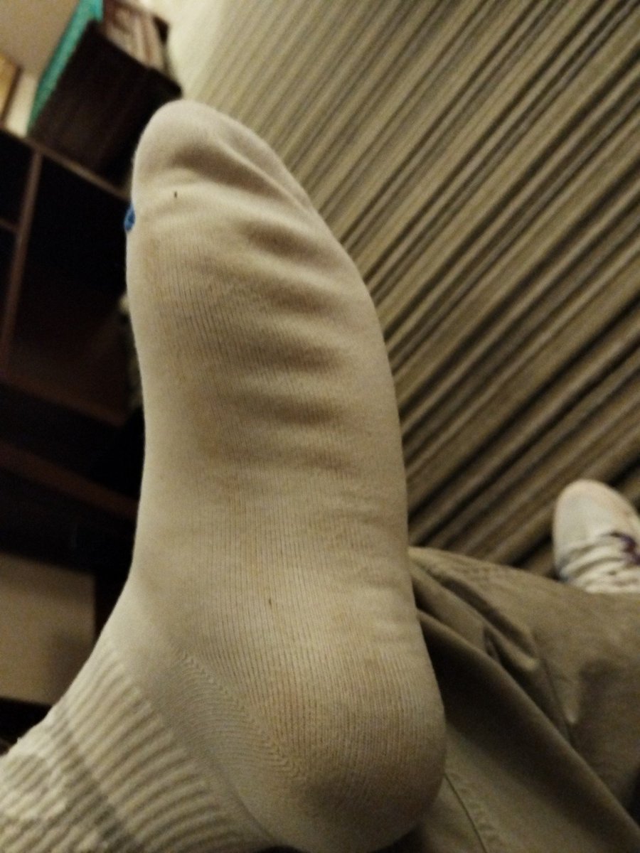 SSTOP1S's tweet photo. 刚到北京，走了一天，白袜味道已经熏的受不了
想去gay吧有人带我去吗 https://t.co/bXL0sN2ej5