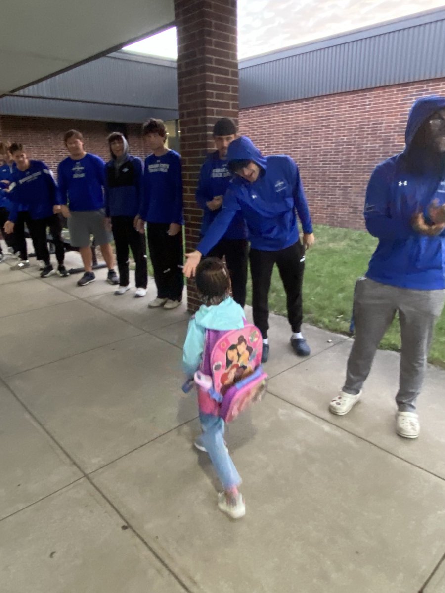 Coach_A_Martin's tweet image. Our 3rd High Five Friday! Thankful for our men and their smiles and this beautiful morning! #ISUTF #GrowtheForest