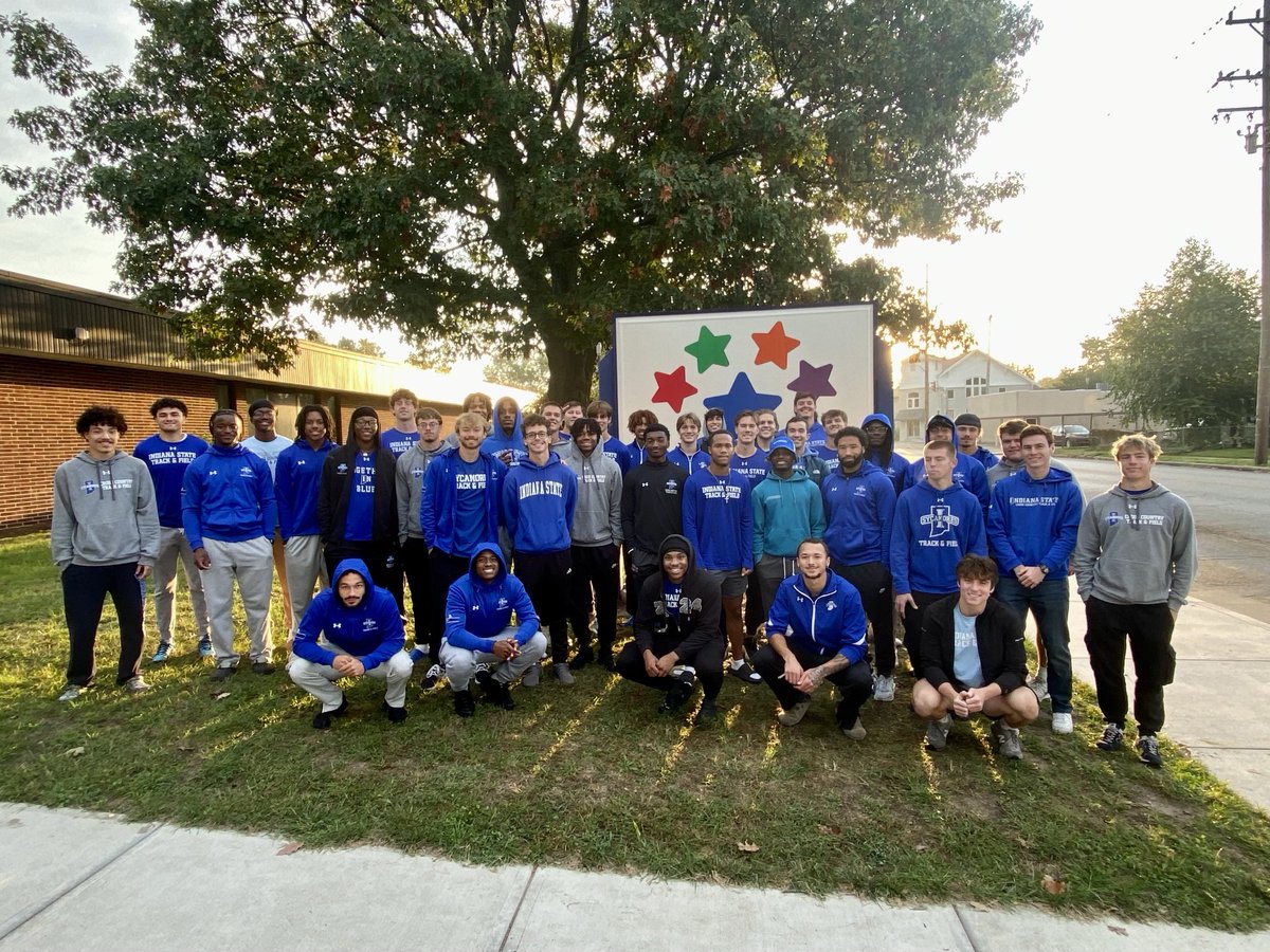 Coach_A_Martin's tweet image. Our 3rd High Five Friday! Thankful for our men and their smiles and this beautiful morning! #ISUTF #GrowtheForest