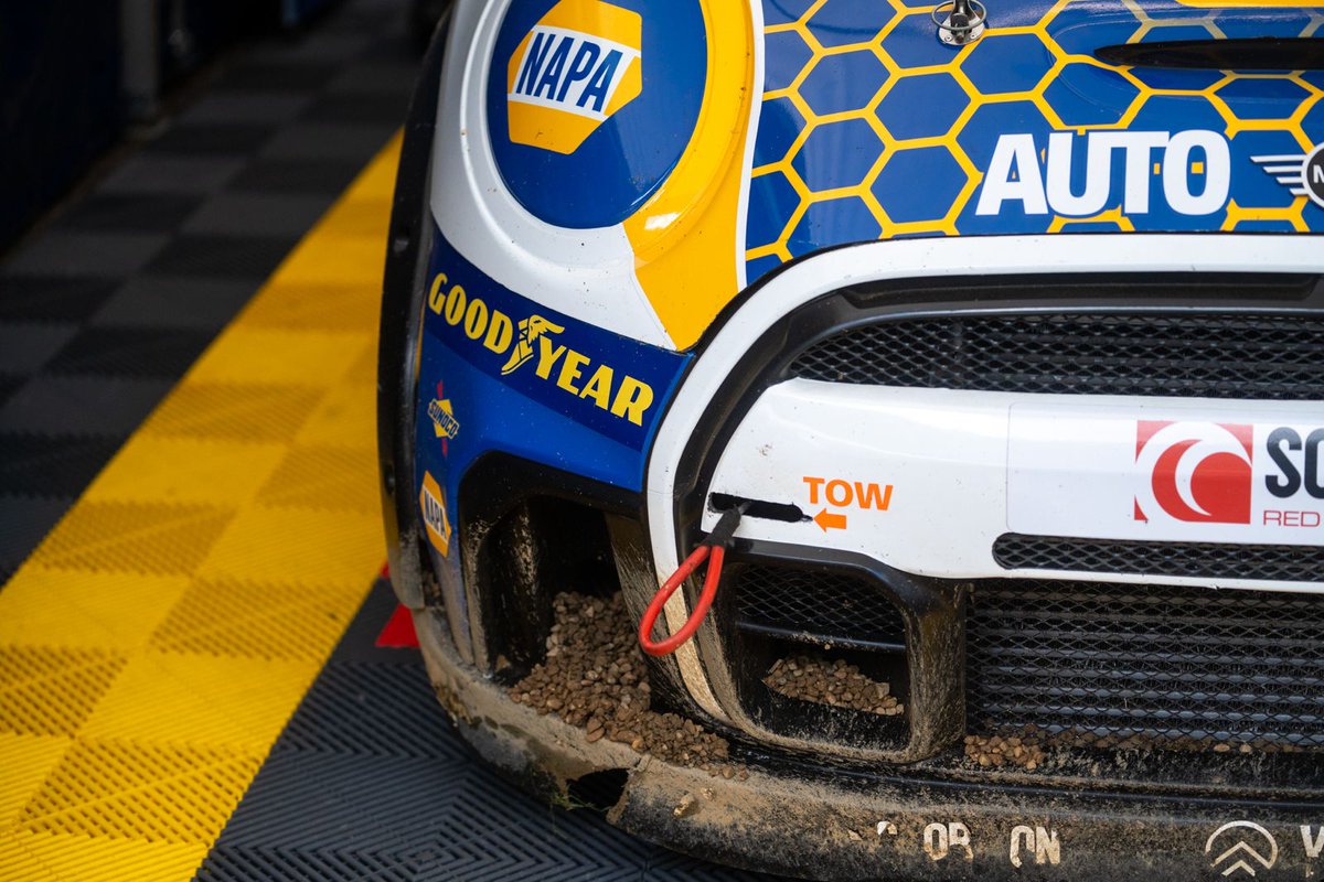 🔵🟡 Push it to the limit 🫣

Quick repair job and we'll be back on track for FP2 at 14:55 💪

#NAPARacingUK #NAPARacing #BrandsHatchGP #MINICHALLENGE #RaceTeam